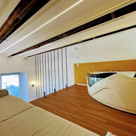 Tutt 'E Sant Luxury Rooms Наполи Екстериор снимка