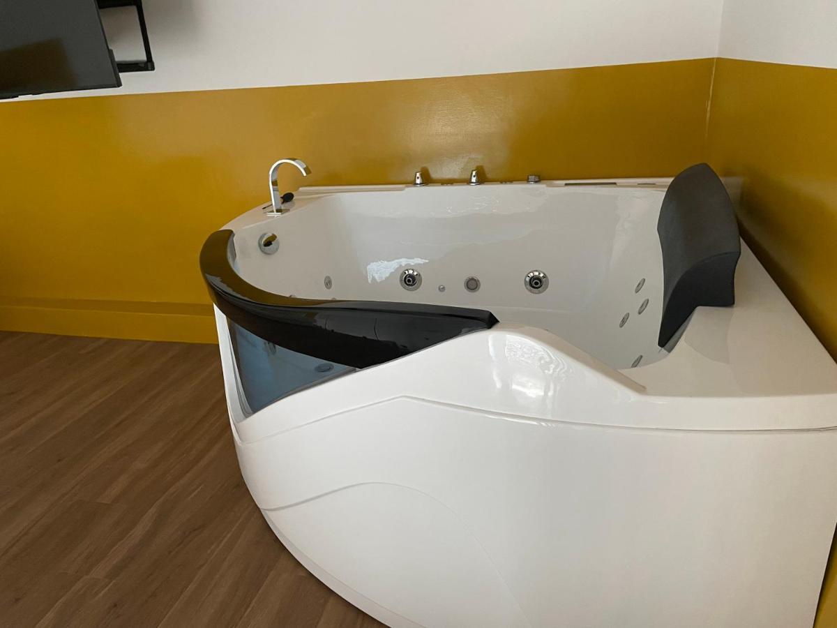 Tutt 'E Sant Luxury Rooms Наполи Екстериор снимка